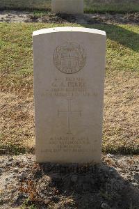 Ismailia War Memorial Cemetery - Perry, G A